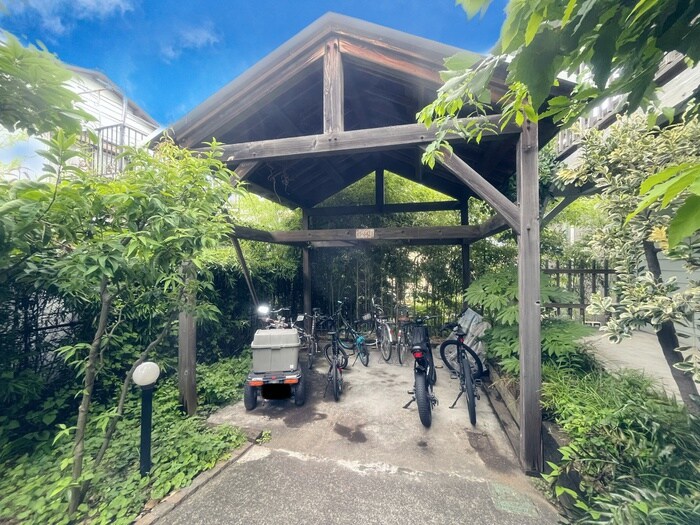 物件外観写真3　(駐輪場)