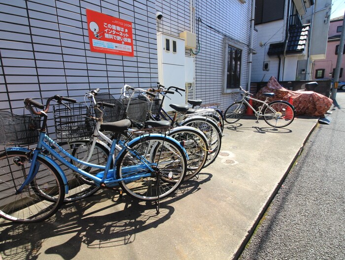 物件外観写真3　(駐輪場)