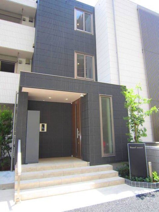 物件外観写真3　(エントランス部分)