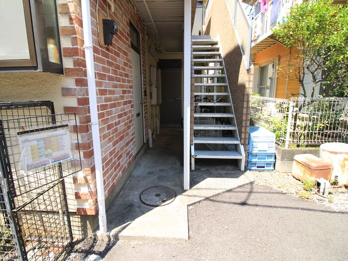 物件外観写真6　(エントランス部分)