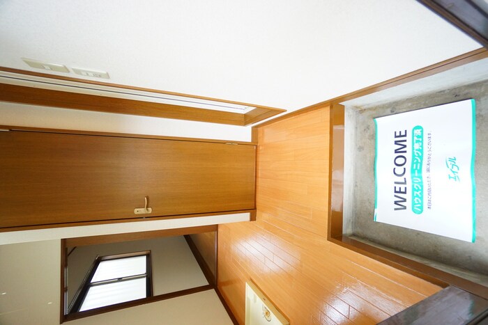 物件内観写真16　(玄関)