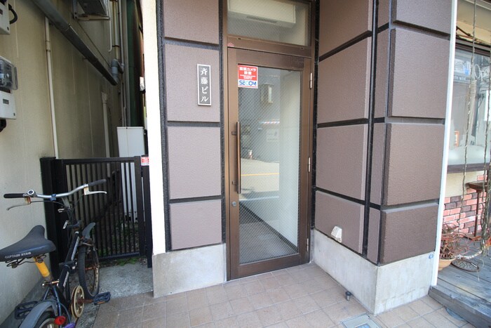 物件外観写真2　(エントランス部分)