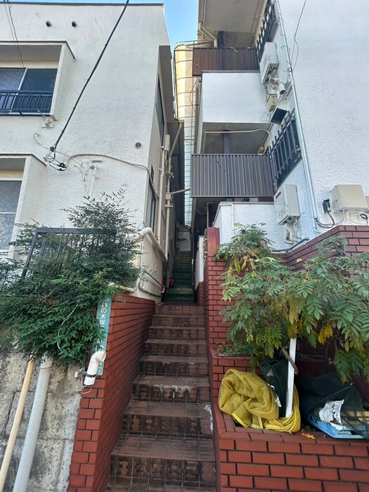 物件外観写真4　(エントランス部分)