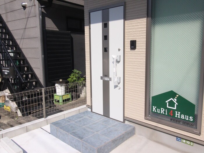 物件外観写真5　(エントランス部分)