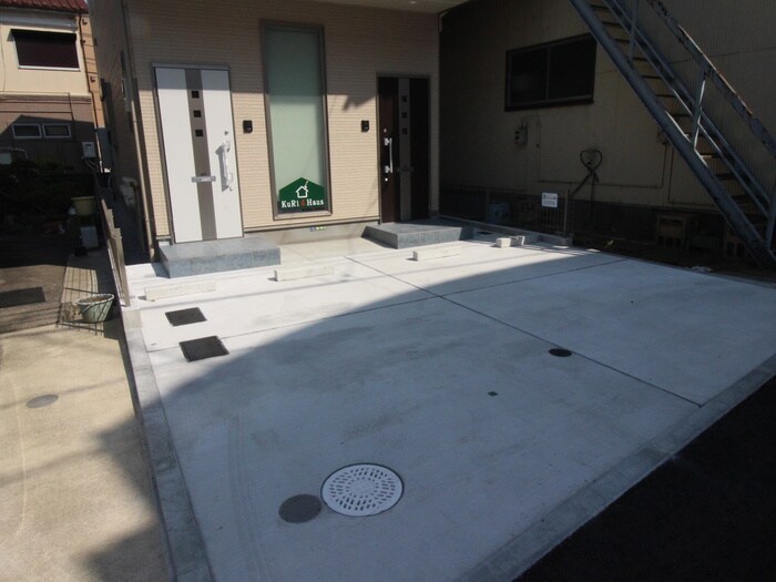 物件外観写真6　(駐車場)