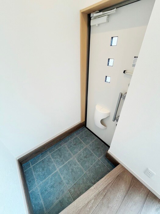 物件内観写真16　(玄関)