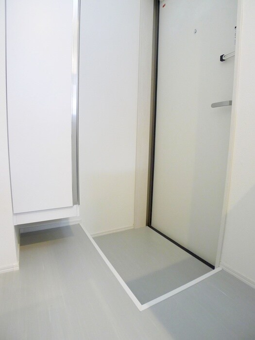 物件内観写真7　(玄関)