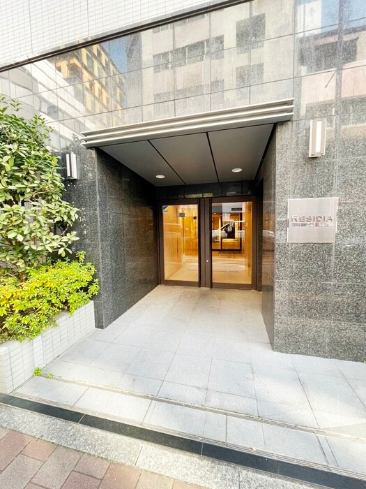 物件外観写真2　(エントランス部分)