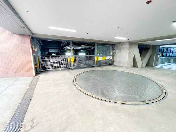 物件外観写真3　(駐車場)