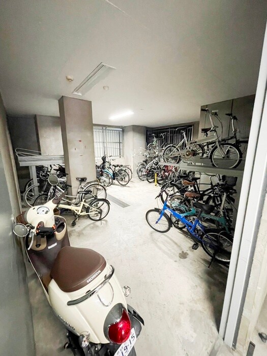 物件外観写真4　(駐輪場)
