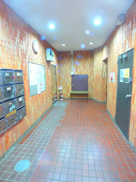 物件外観写真5　(エントランス部分)