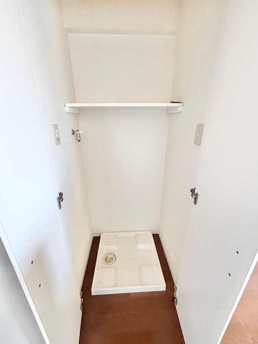 物件内観写真10　(洗濯機置場)