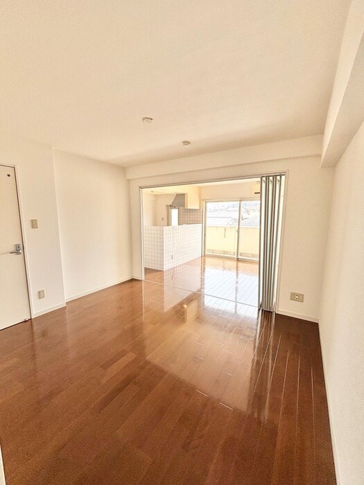 物件内観写真20　(室内からの展望)