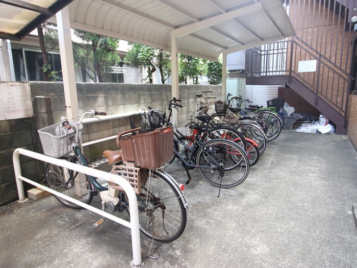 物件外観写真3　(駐輪場)