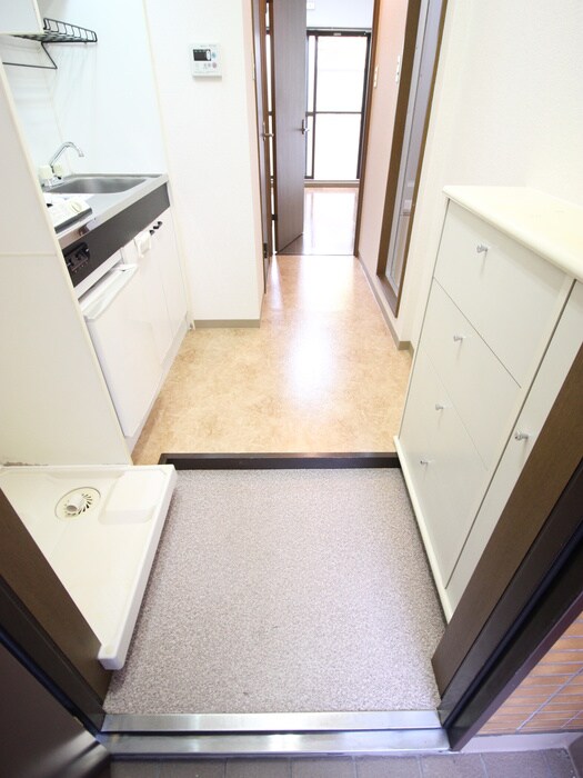 物件内観写真13　(玄関)