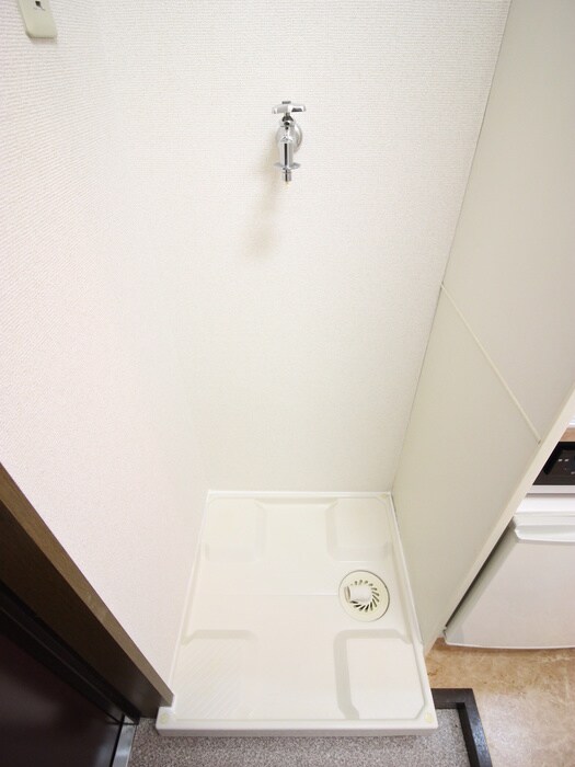 物件内観写真16　(洗濯機置場)