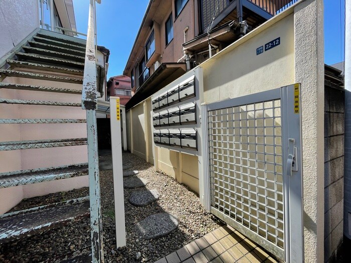 物件外観写真2　(エントランス部分)