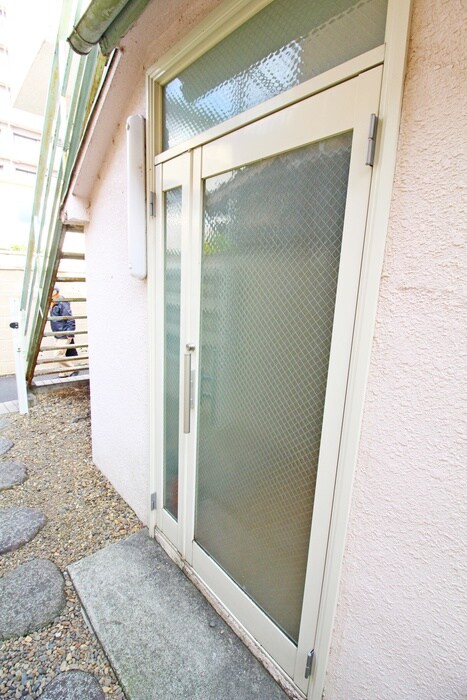 物件外観写真6　(エントランス部分)