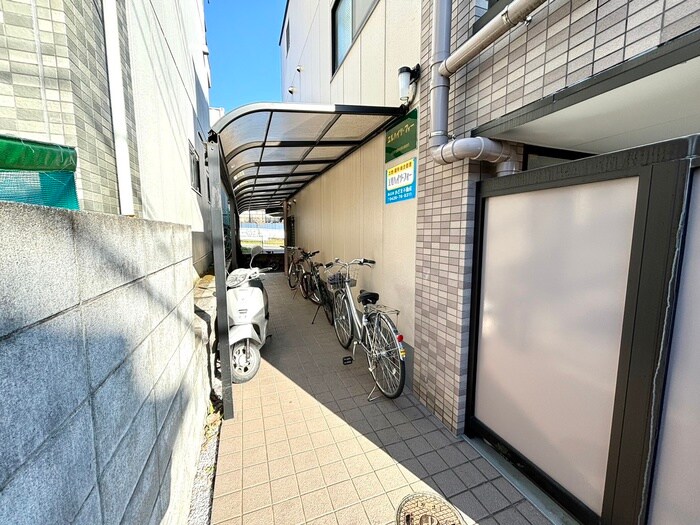 物件外観写真5　(駐輪場)