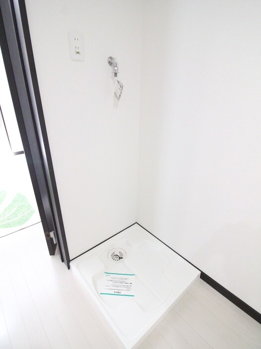 物件内観写真14　(洗濯機置場)