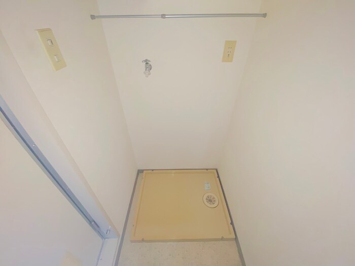 物件内観写真13　(洗濯機置場)