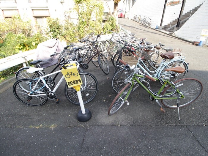 物件外観写真3　(駐輪場)