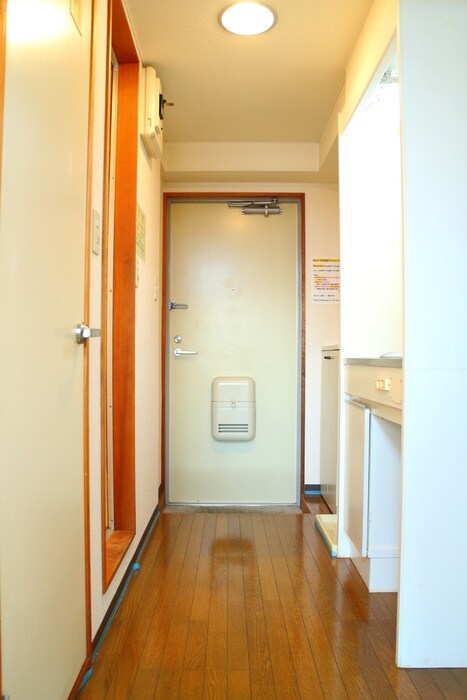 物件内観写真10　(玄関)