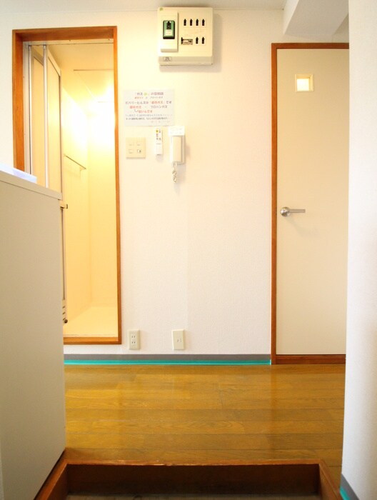 物件内観写真10　(玄関)