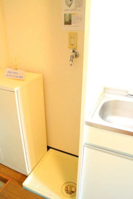 物件内観写真13　(洗濯機置場)