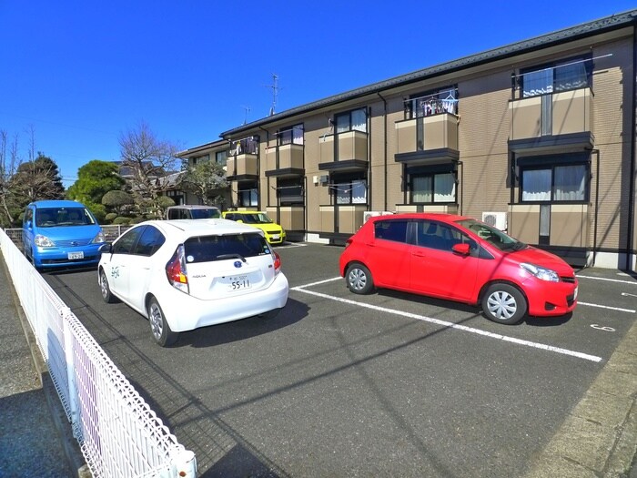 物件外観写真2　(駐車場)