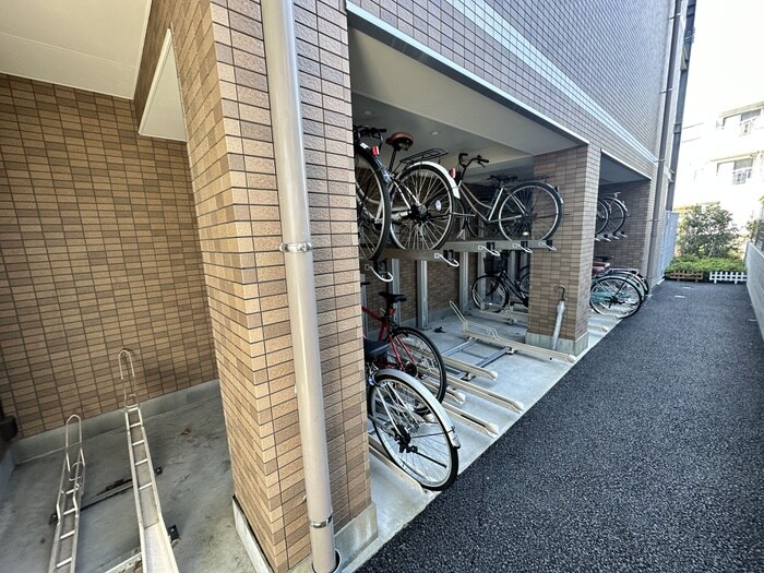 物件外観写真5　(駐輪場)