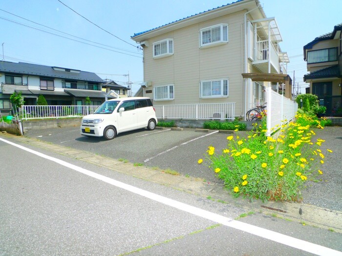 物件外観写真2　(駐車場)