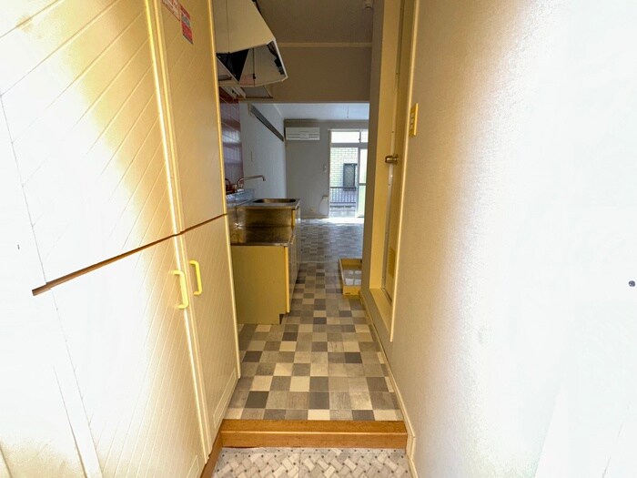 物件内観写真7　(玄関)