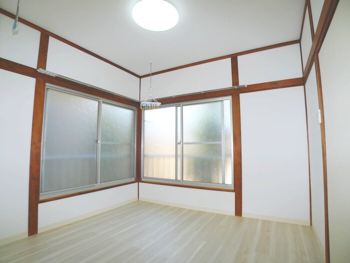 物件内観写真8　(室内からの展望)