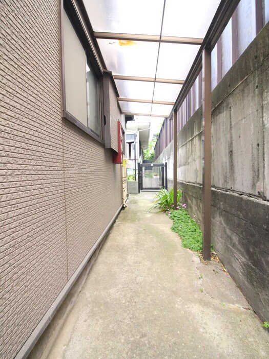 物件外観写真6　(エントランス部分)