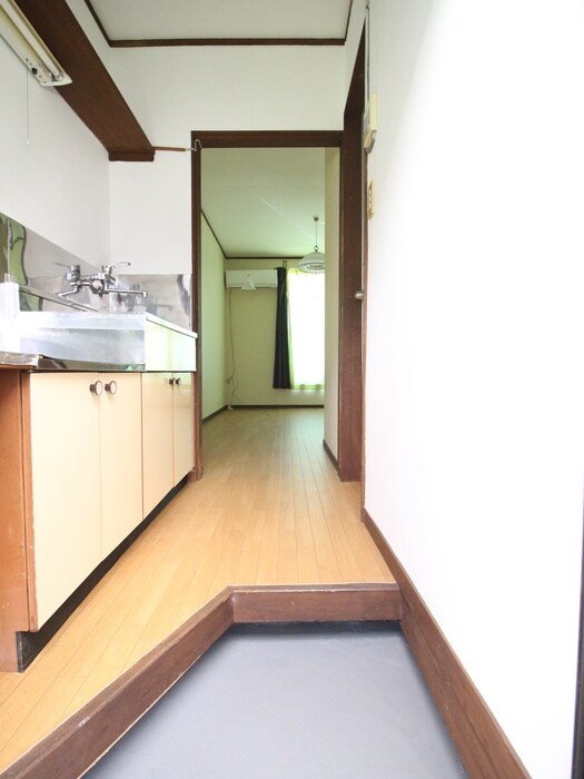 物件内観写真16　(廊下)