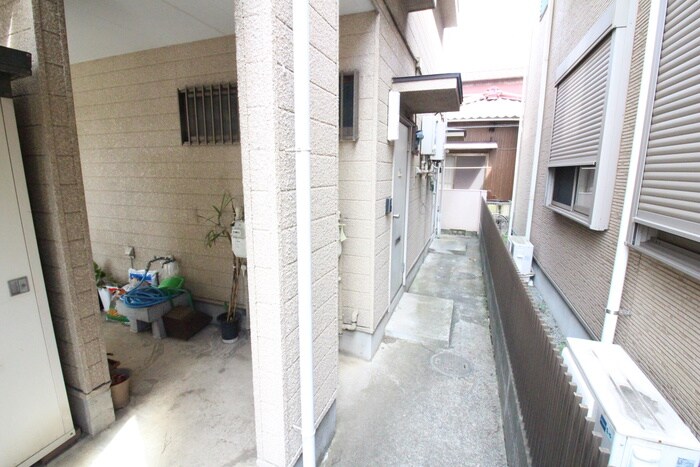 物件外観写真4　(エントランス部分)