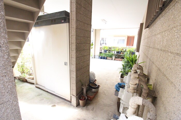 物件外観写真6　(エントランス部分)