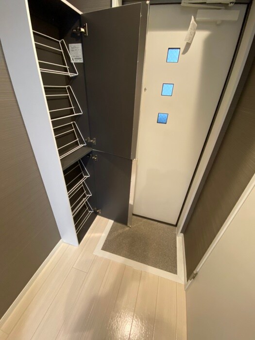 物件内観写真6　(玄関)