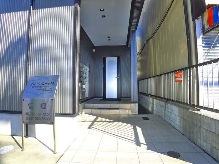 物件外観写真2　(エントランス部分)