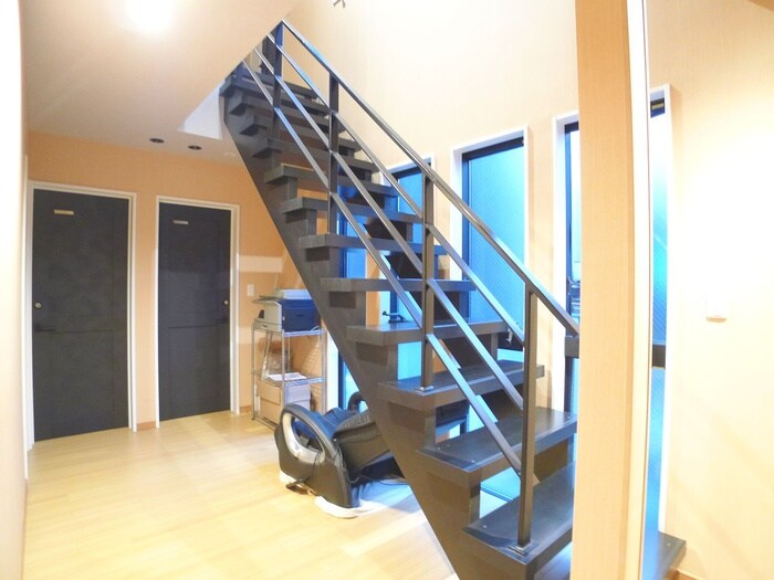 物件外観写真5　(エントランス部分)