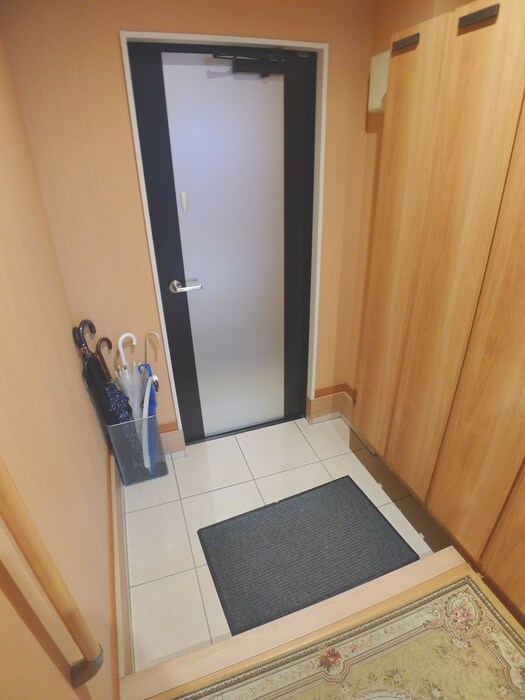 物件内観写真18　(玄関)