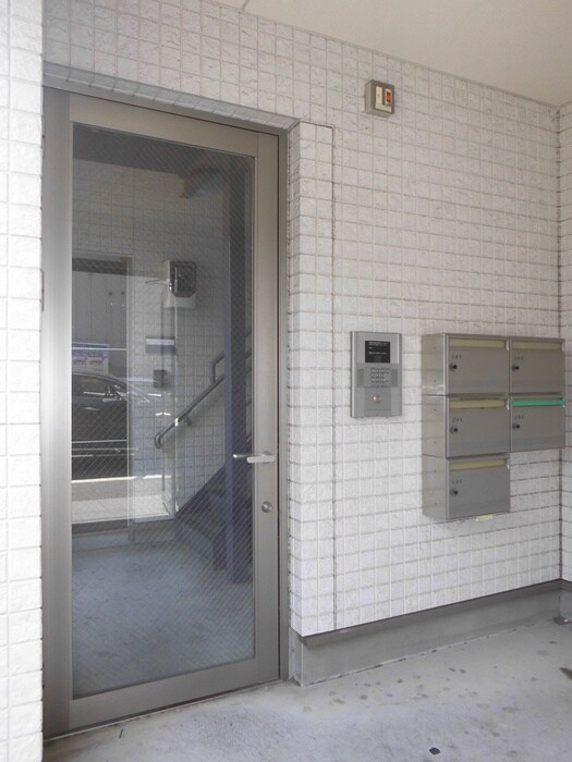 物件外観写真5　(エントランス部分)