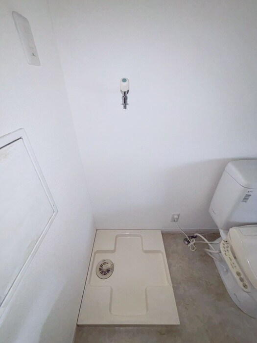 物件内観写真12　(洗濯機置場)
