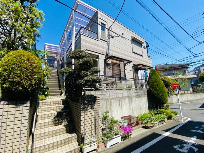 物件外観写真2　(エントランス部分)