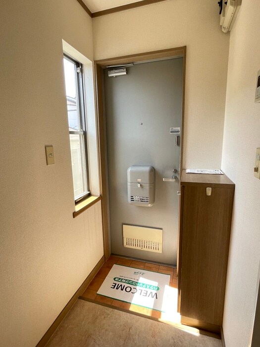 物件内観写真16　(玄関)