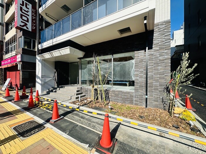 物件外観写真2　(エントランス部分)