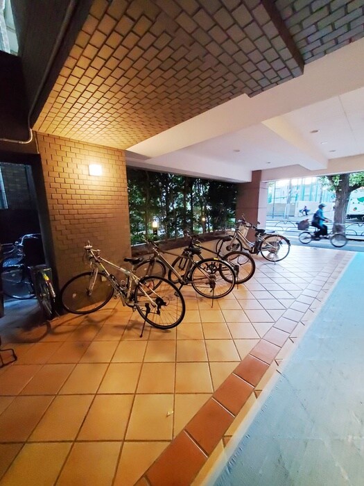 物件外観写真4　(駐輪場)