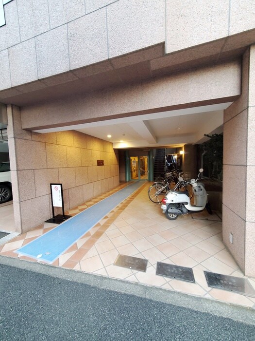 物件外観写真5　(エントランス部分)
