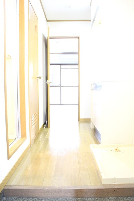 物件内観写真10　(玄関)
